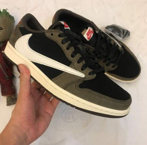  Air Jordans  1 Low  'Travis Scott ' CQ4277-001 photo review