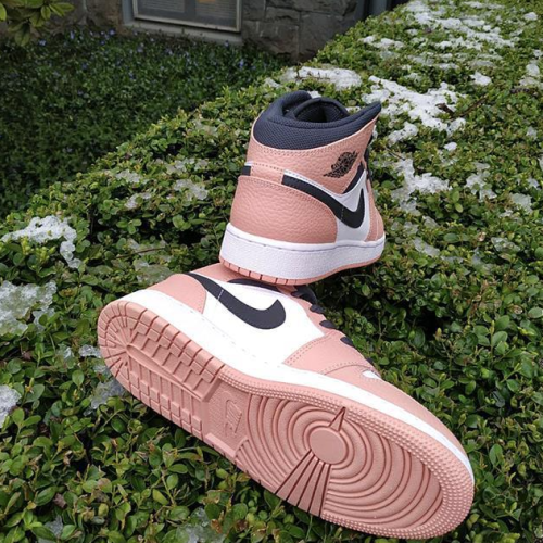  Air Jordans  1 Mid GS 'Pink Quartz'555112-603 photo review