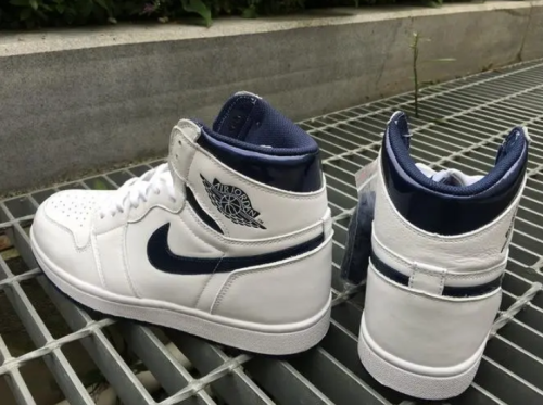 Air Jordans  1 Retro  ' Metallic Navy ' 555088-106 photo review