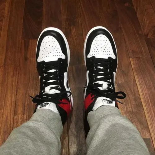  Air Jordans  1 Retro High OG  ' Black Toe ' 555088-125 photo review