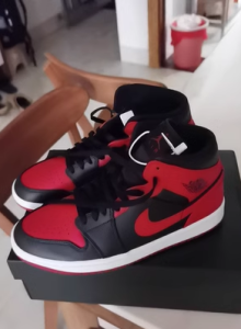  Air Jordans  1 Retro High OG  ' Banned Bred ' 555088-001 photo review