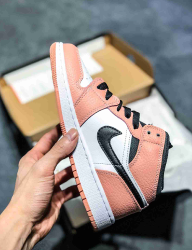  Air Jordans  1 Mid GS 'Pink Quartz'555112-603 photo review