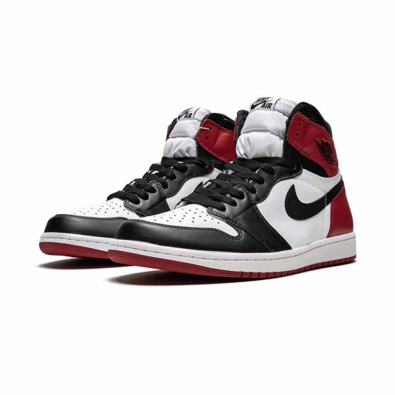  Air Jordans  1 Retro High OG  ' Black Toe ' 555088-125