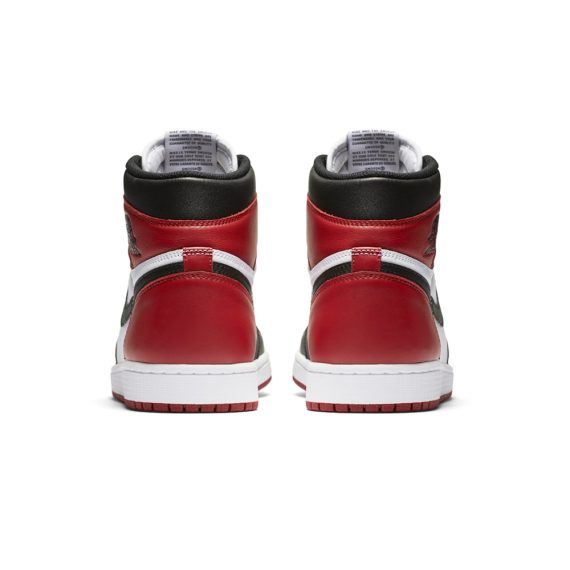 Air Jordans  1 Retro High OG  ' Black Toe ' 555088-125