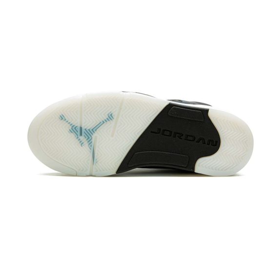  Air Jordans  5 Retro WMNS  ' Oil Grey ' CD2722-001