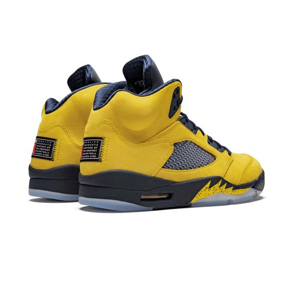  Air Jordans  5 Retro SE  ' Michigan ' CQ9541-704